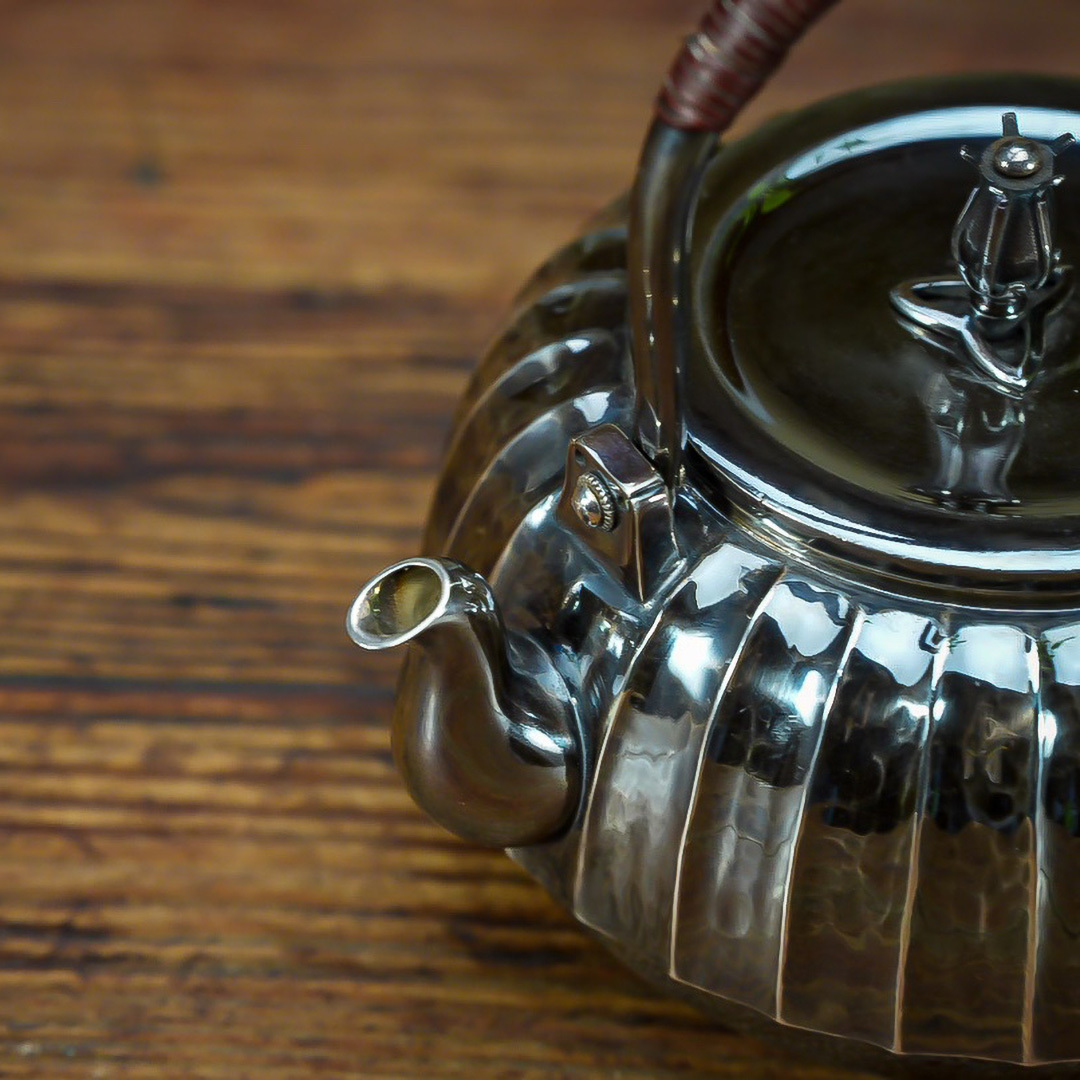 古銀 茶壺 「純銀製鎚目瓜稜紋提梁壺」 銀瓶 煎茶 湯沸 急須 茶道具 