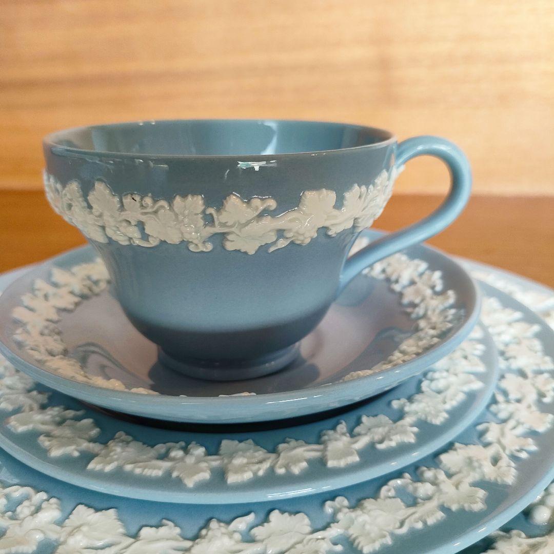 美品 ウェッジウッド エンボス クイーンズウェア クリーム 美品 ウェッジウッド エンボス クイーンズウェア クリーム