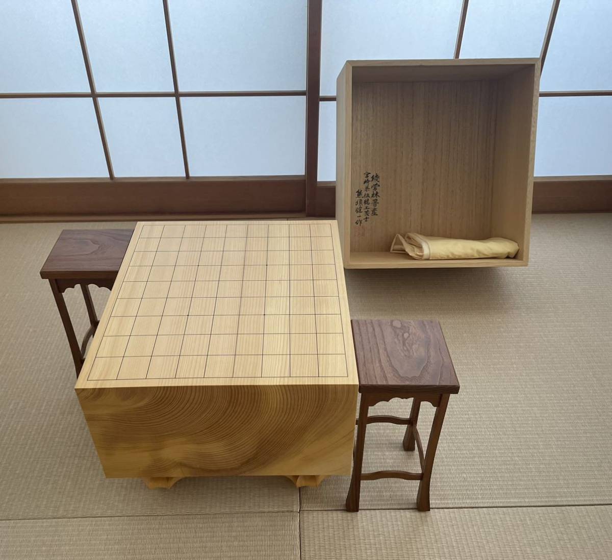 ☆熊須碁盤店☆熊須健一作/綾営林署産/本榧天柾六寸将棋盤☆署名入り盤