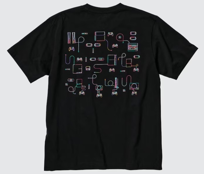 UNIQLO(ユニクロ) - MEN プレイステーション UT グラフィック Tシャツ レギュラーフィット 黒色 XLサイズ 歴代 プレステ (未使用 完売品)_イメージ画像