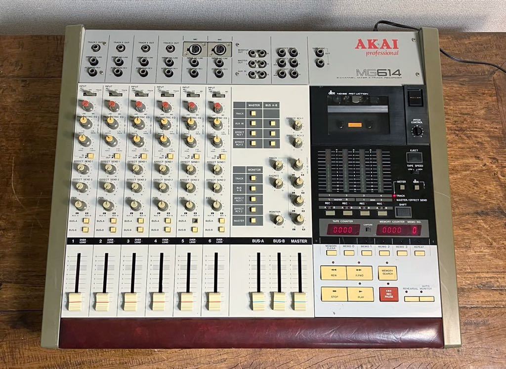 貴重 AKAI MG614 マルチトラックレコーダー 通電のみ確認 ジャンク 6チャンネル ミキサー 4トラック カセットレコーダー professional PA_画像2