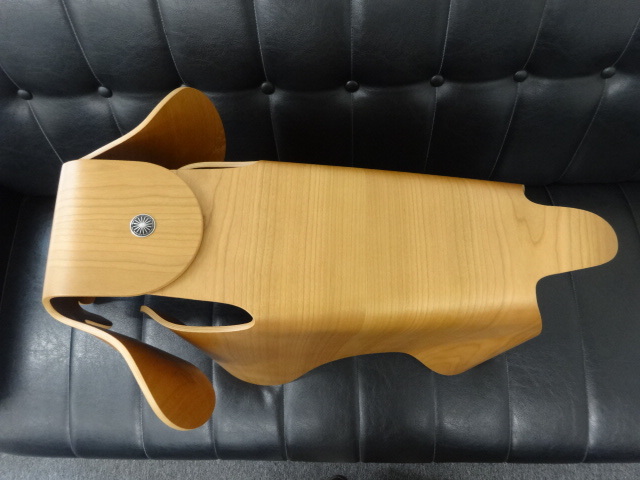 美品 vitra ヴィトラ Eames Elephant イームズ エレファント Plywood プライウッド スツール 象 キッズ 子供用 イス オブジェ インテリア_画像6