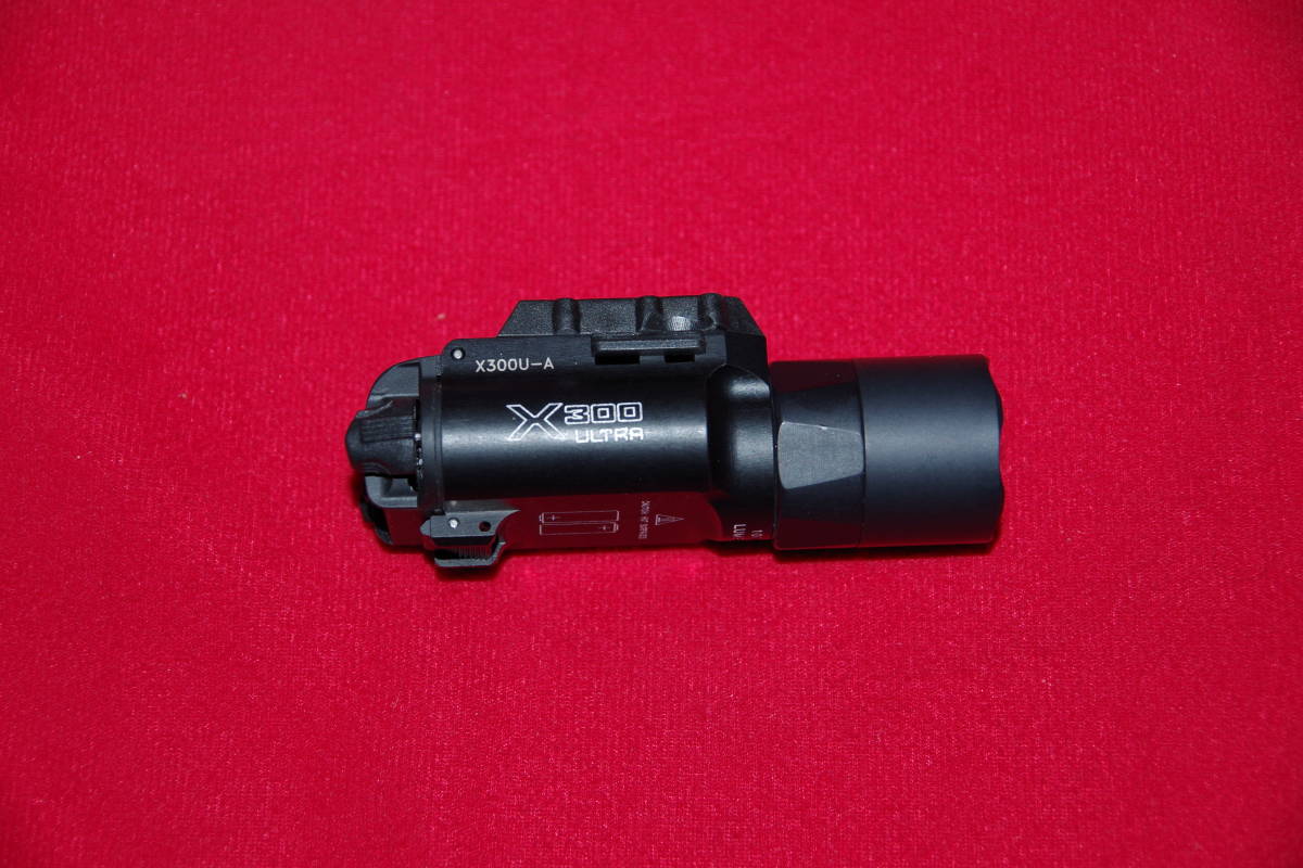 未使用!実物!1000ルーメン!シュアファイア【SUREFIRE X300U-A