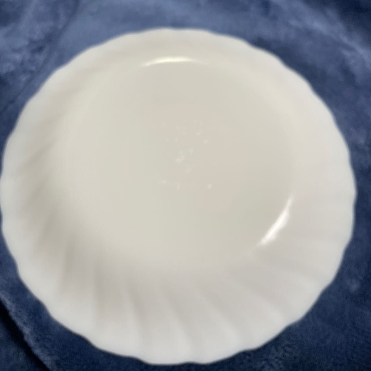 白のフローラルディッシュ　丸皿