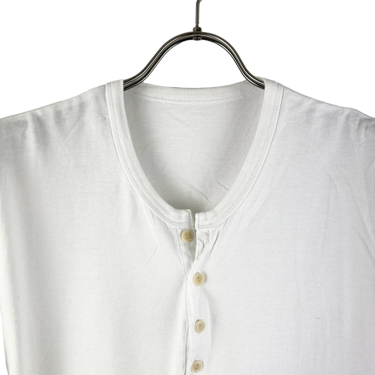 VISVIM(ビズビム) Collarless Bottom Cotton T Shirt (white) 3ひ