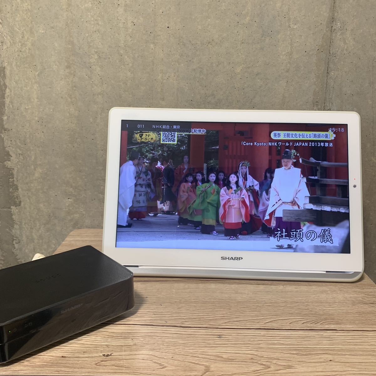 SHARP シャープ ポータブルテレビ 2T-C16AP-W み 2019年製 ホワイト 箱