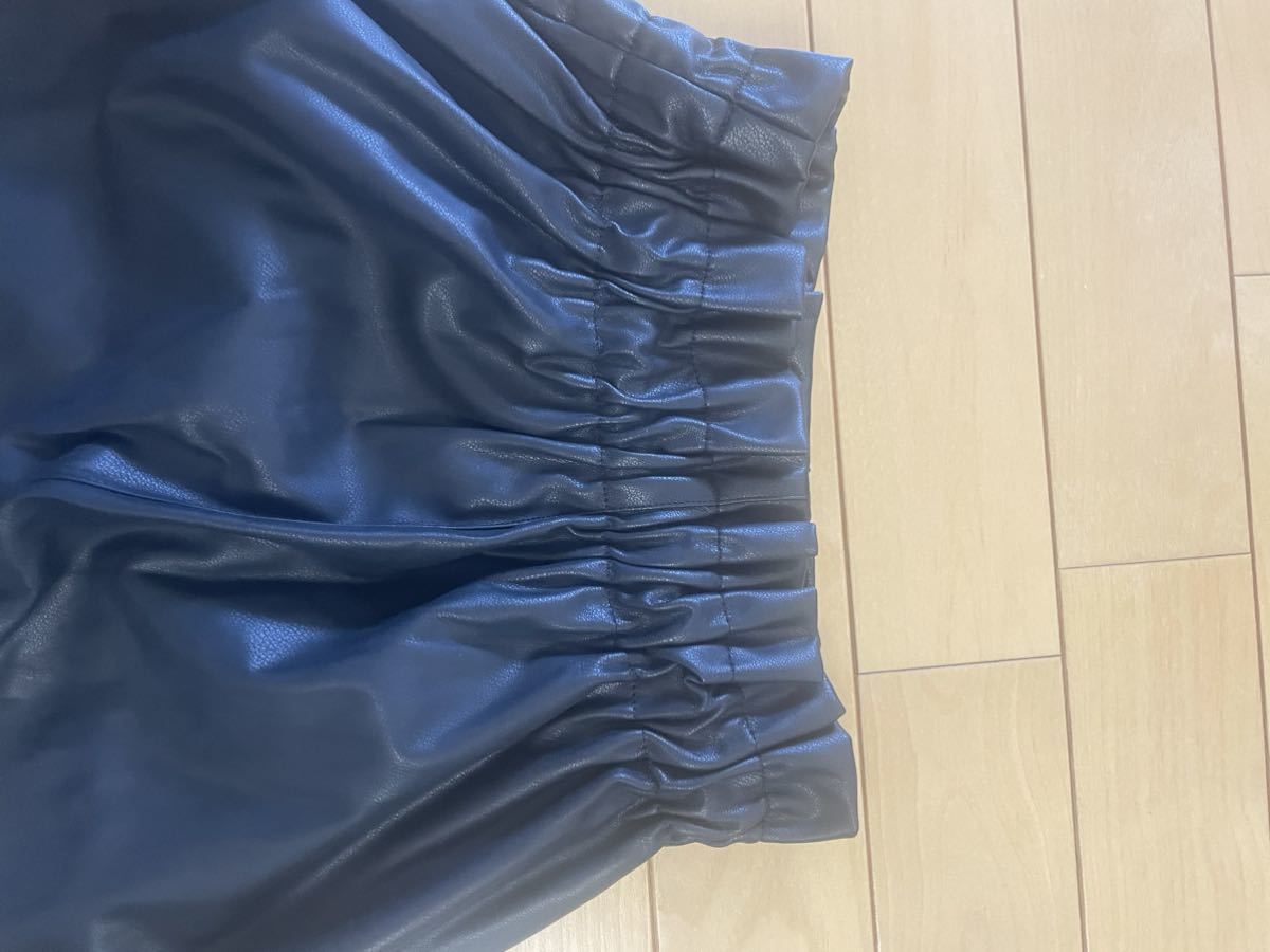 【ほぼ新品・美品・値下げしました】GU ジーユー フェイクレザーフレアースカート 150cmの画像7