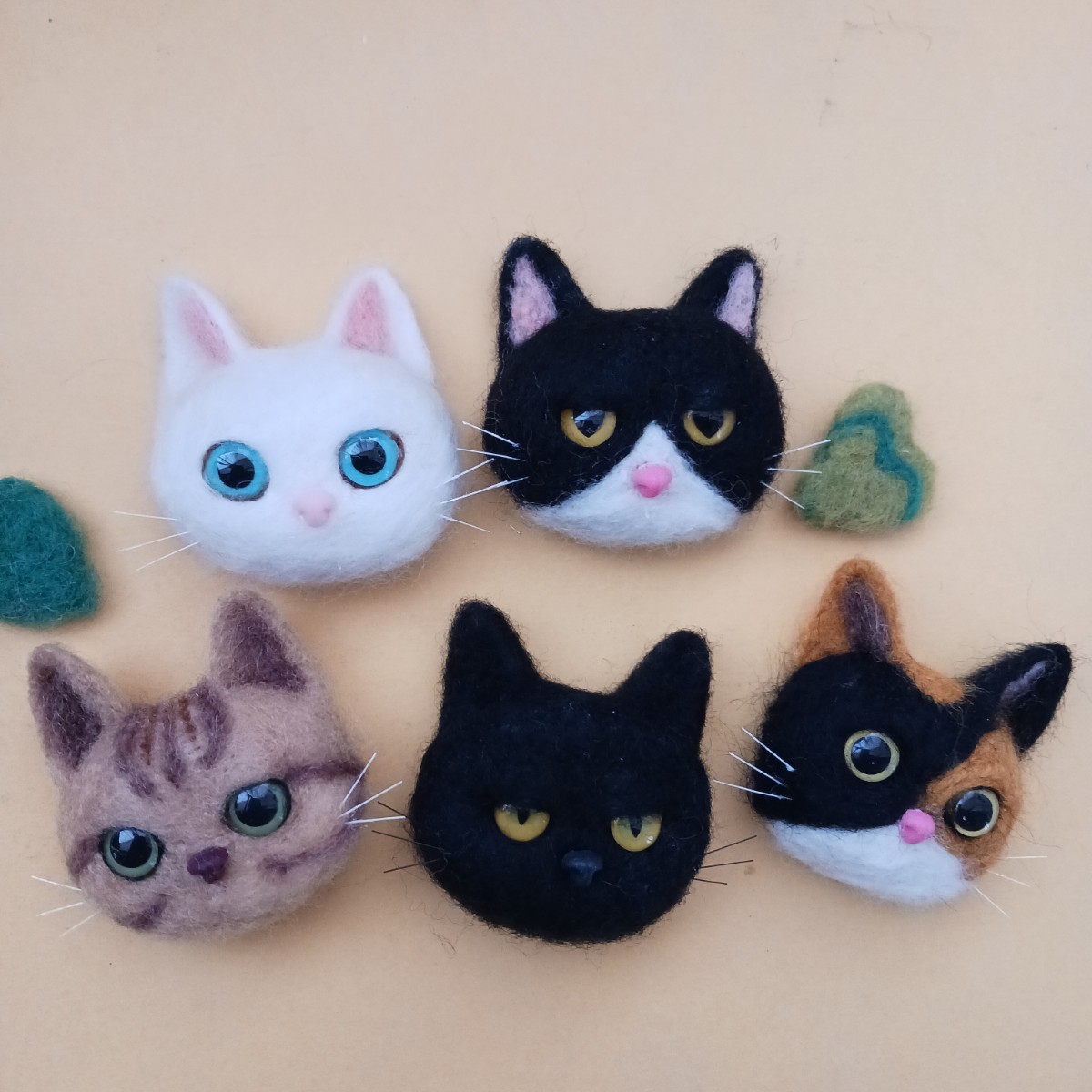 もたこ 羊毛フェルト猫 ハンドメイド 猫マグネット 猫プッシュ もたこ 羊毛フェルト猫 ハンドメイド 猫マグネット 猫プッシュ