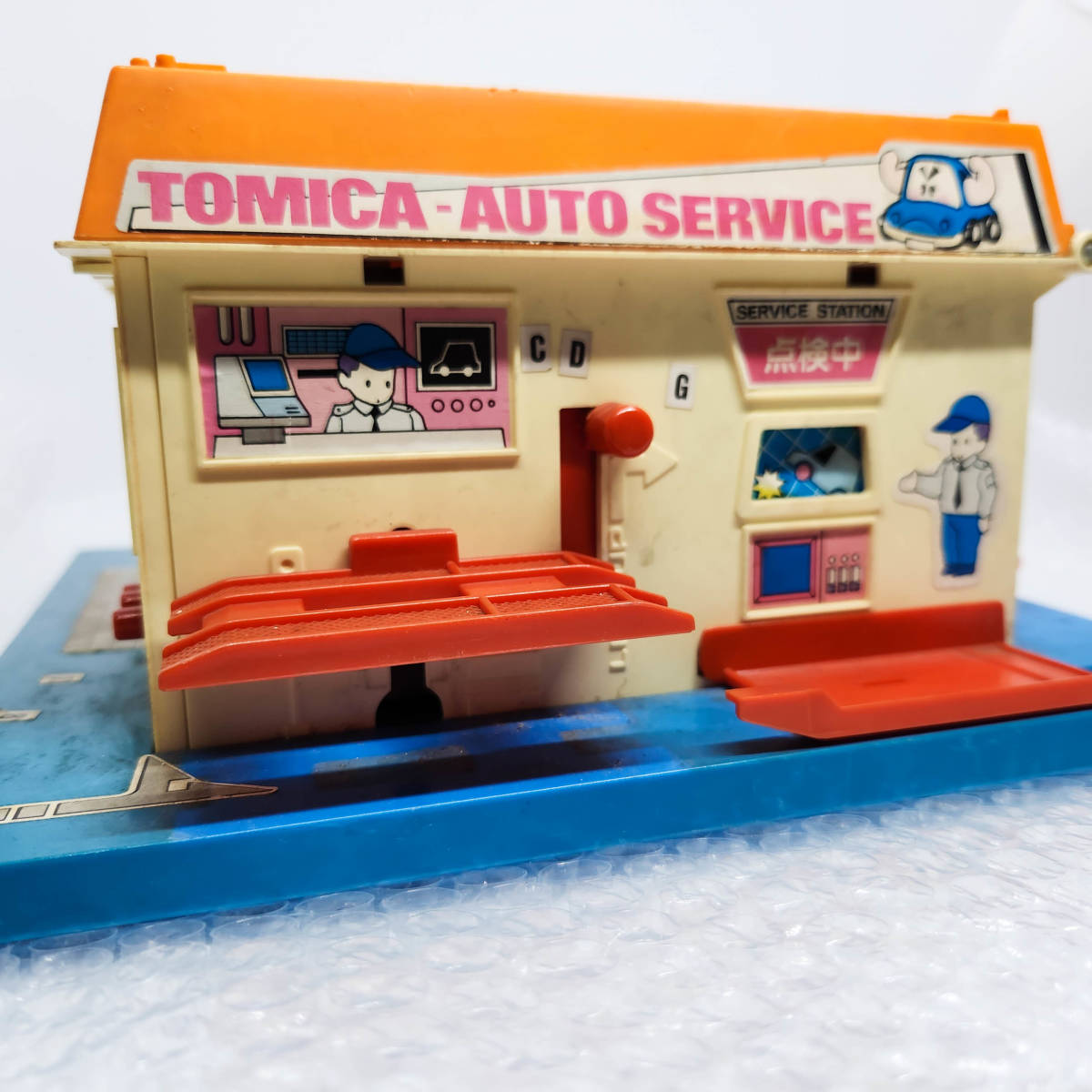 [ST-01490] トミカ 日本製 オートサービス サービスステーション TOMICA-AUTO SERVICE 収納 ドライブスルー 模型 タウン ワールド ジャンク_画像2