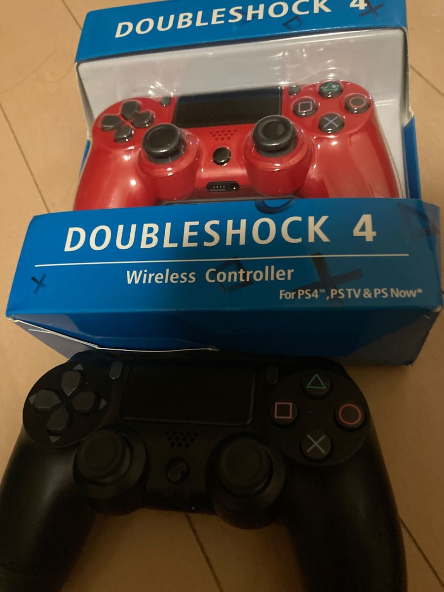 PS4 互換性コントローラーです1つは動作確認済み。赤のコントローラーも開封して別の箱に入れてお届けします。純正ではございません