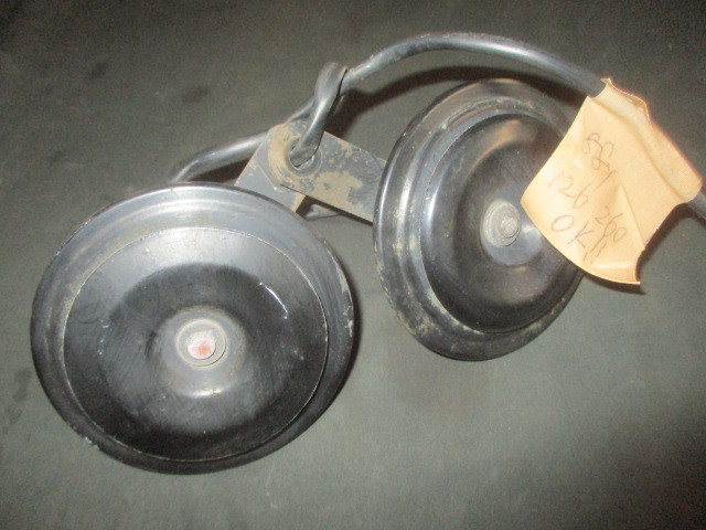 # Benz W124 260E horn Claxon left right used A0035422820 A0035422720 400HZ 335HZ parts taking equipped 230E 300E 300TE 300E-24V#