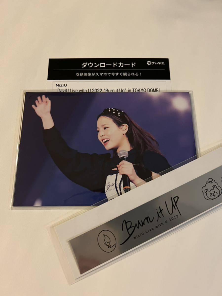 NiziU Live with U 2022 Burn it Upドーム 完全生産限定盤 二ジュー フォトカード10種 銀テープ ダウンロードカード 検DVDBlu-Ray送料込み