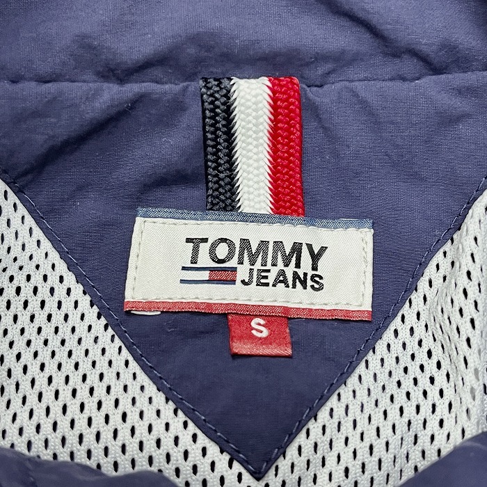 トミージーンズ TOMMY JEANS 若干薄手 ジップジャケット ブルゾン 裏地付き(一部メッシュ) ハイネック ロゴ 長袖 ポリ100% S 紺 メンズ_画像3