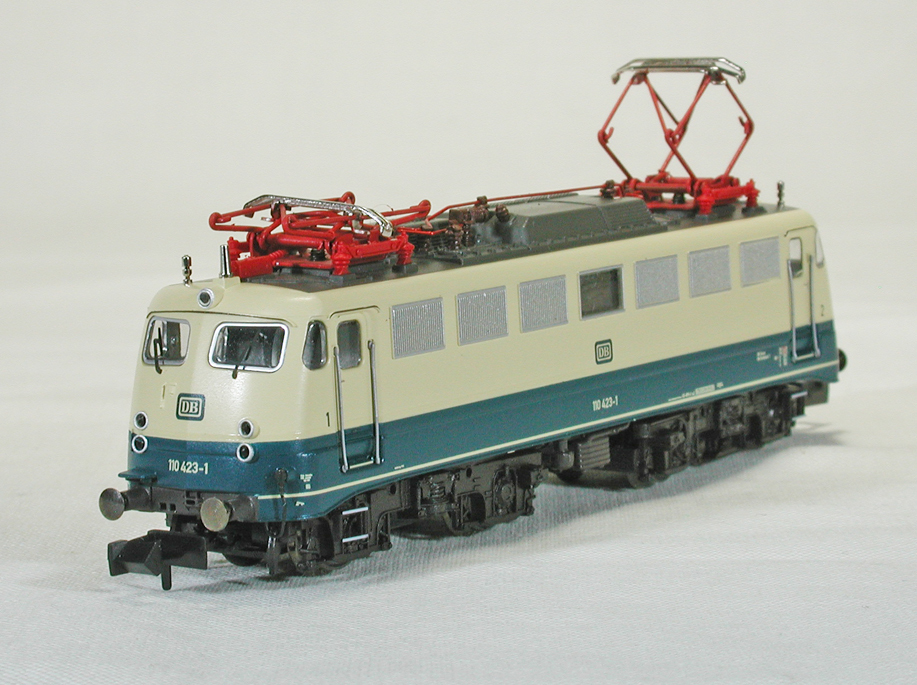 FLEISCHMANN 733807 ＤＢ（旧西ドイツ国鉄）Ｒ１１０.３型電気機関車（トルコブルー／ベージュ）_画像2