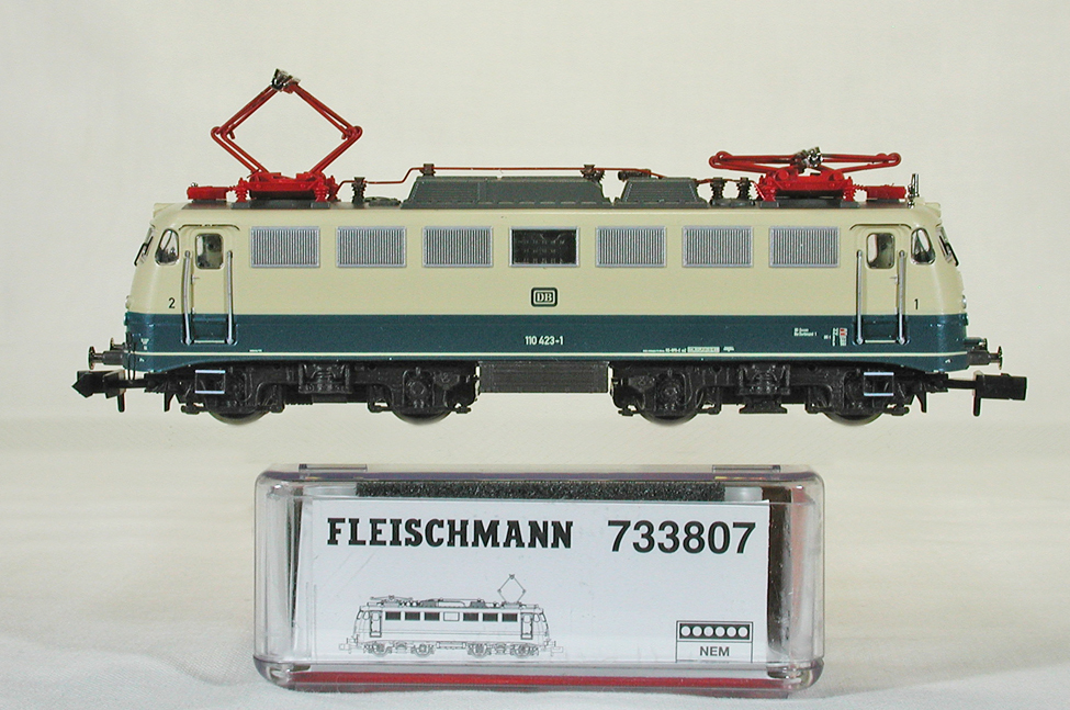 FLEISCHMANN 733807 ＤＢ（旧西ドイツ国鉄）Ｒ１１０.３型電気機関車（トルコブルー／ベージュ）