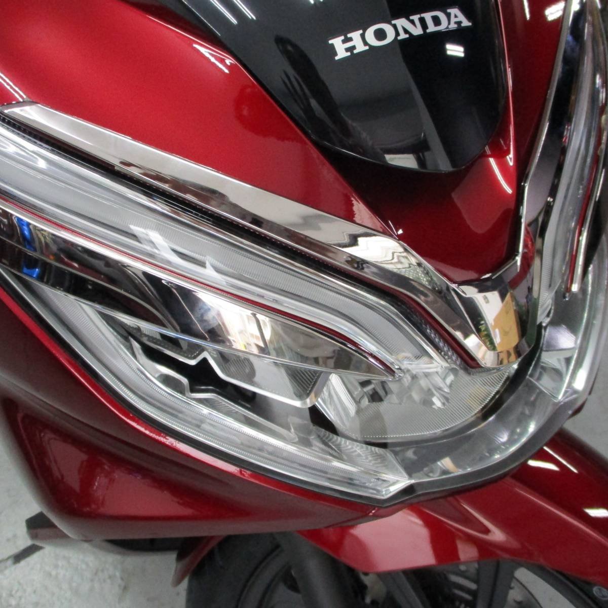 PCX【JF81/KF30】ahmガーニッシュヘッドライト(クローム色)