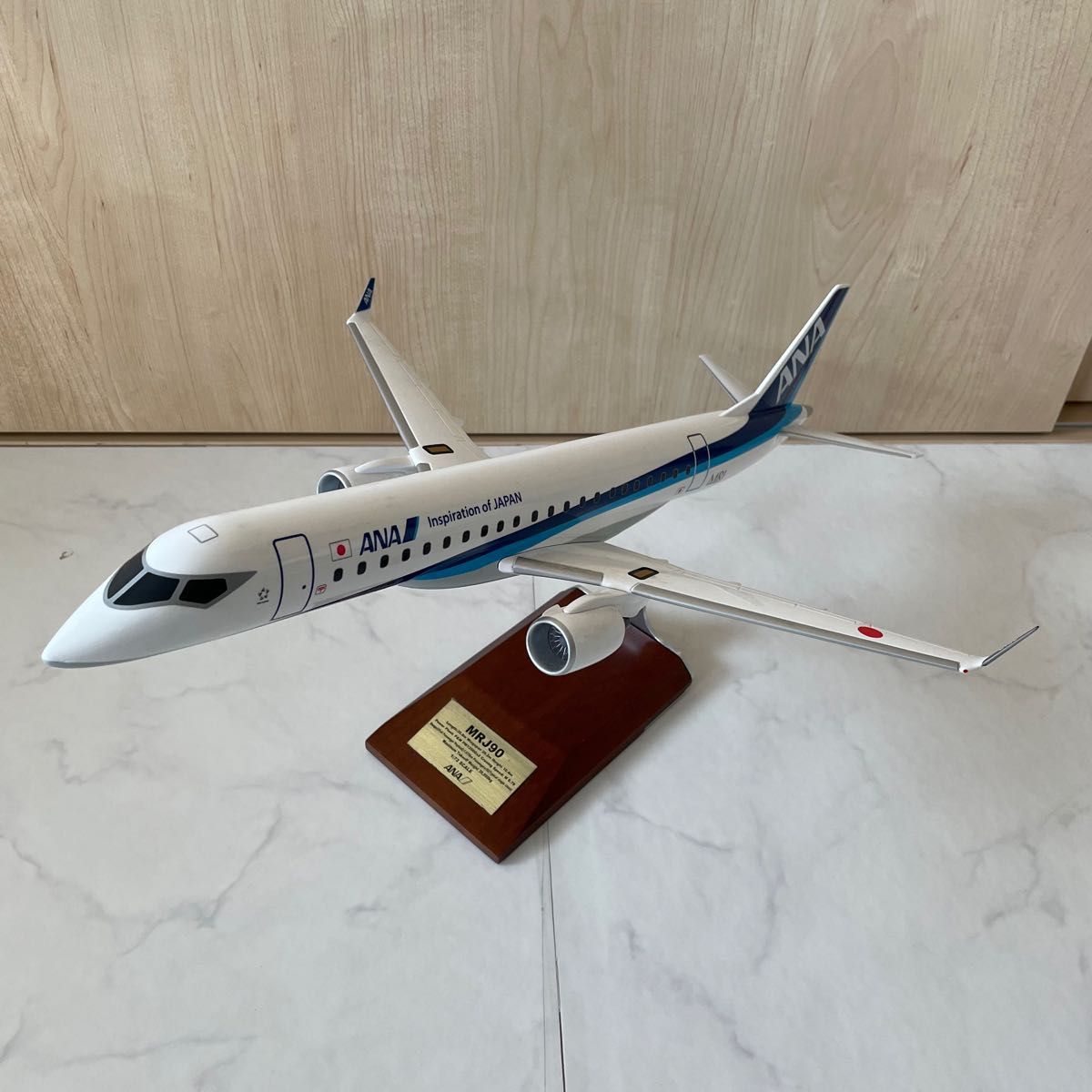 全日空 ANA 三菱 MRJ90 1/72 模型 公式モデル 台座付き 全日空 全日空 ANA 三菱 MRJ90 1/72 模型 公式モデル 台座付き 全日空
