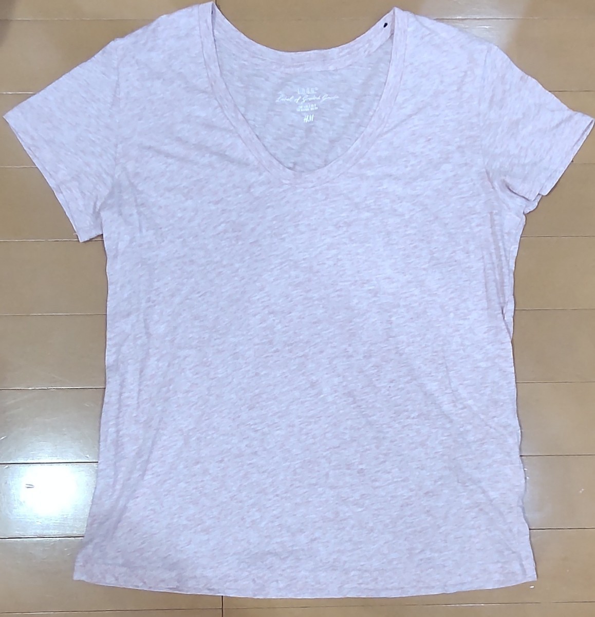 送料無料！H&M(エイチアンドエム)Vネック半袖Tシャツ/ややUネック/ピンクマーブル？ 165/88A レディースMサイズくらい_画像1