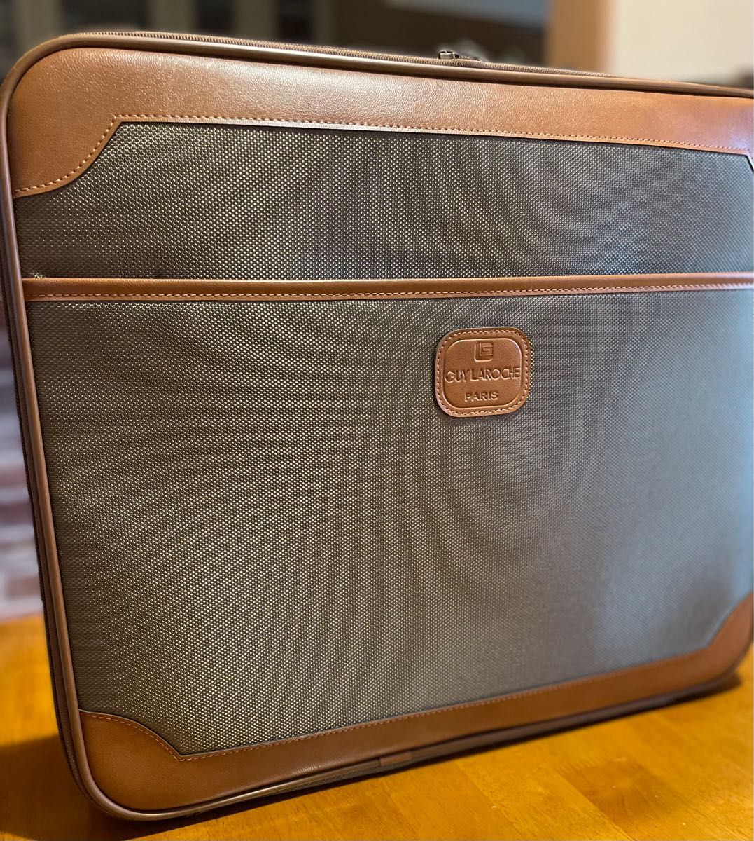 【未使用 美品】 ギ・ラロッシュ Guy Laroche paris バッグ 収納多 着物 和服 ビジネス用等に