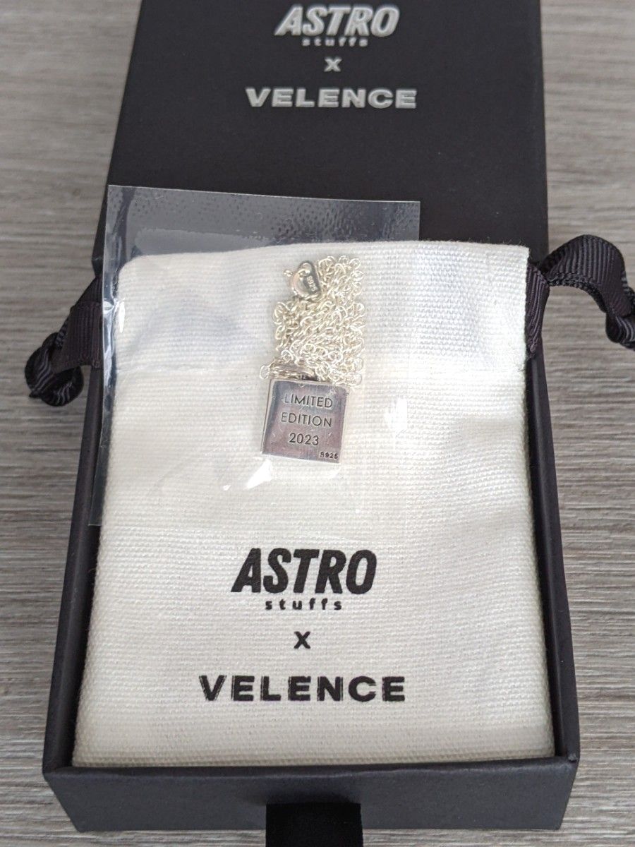 おすすめの人気 ASTRO stuffs VELENCE ネックレス ステッカー