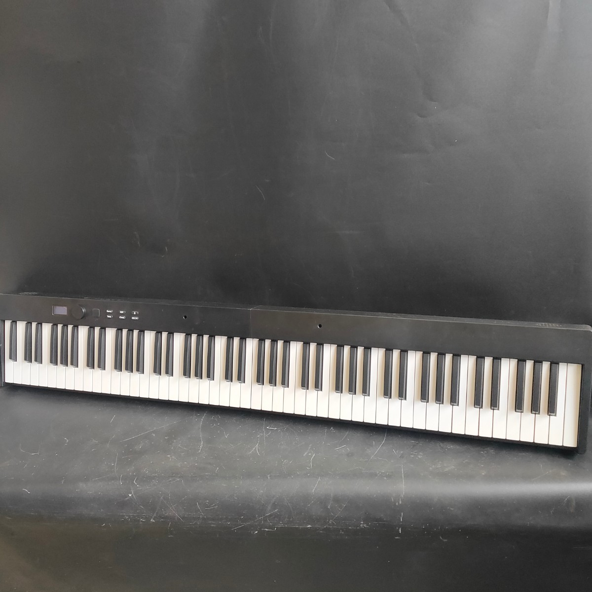 【中古品】Longeye 折りたたみ88鍵キーボード 折り畳み ピアノ 鍵盤 充電式 持ち運び Bluetooth 音出し確認済み 【管D190-2305】
