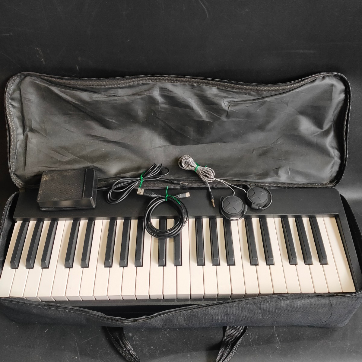【中古品】Longeye 折りたたみ88鍵キーボード 折り畳み ピアノ 鍵盤 充電式 持ち運び Bluetooth 音出し確認済み 【管D190-2305】_画像10