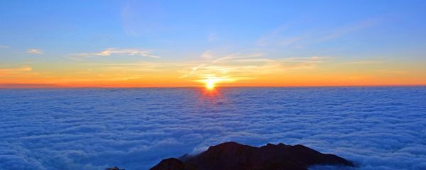 ヤフオク 日の出 夜明け 雲海 ピレネー山脈 フランス 絶景