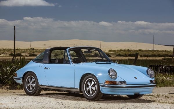 ポルシェ 911 S 2.4 タルガ 初代901型 1971-73年 スカイブルー 壁紙ポスター 特大ワイド版 921×576mm（はがせるシール式）004W1_画像1