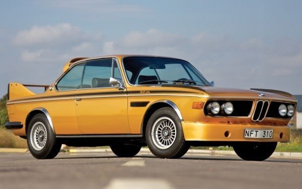 BMW 3.0 CSL E9 クーペ ファーストバージョン 1971年 絵画風 壁紙ポスター 特大ワイド版 921×576mm はがせるシール式 004W1_画像1