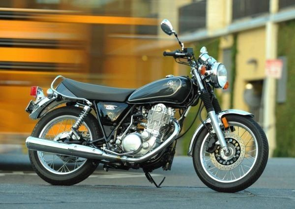 ヤマハ SR400 2015年 since 1978 名車 バイク 絵画風 壁紙ポスター A2版 594×420mm はがせるシール式 002A2_画像1