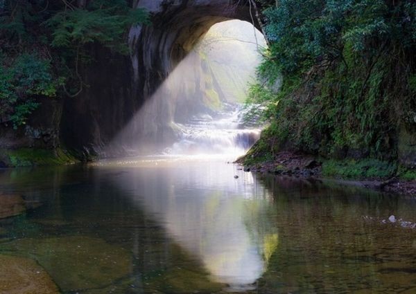 ヤフオク 亀岩の洞窟 濃溝の滝 神秘 癒し パワー 絵画風