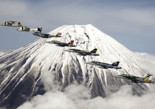 ヤフオク 富士山と飛行隊 富士山 ふじやま 戦闘機 絵画風