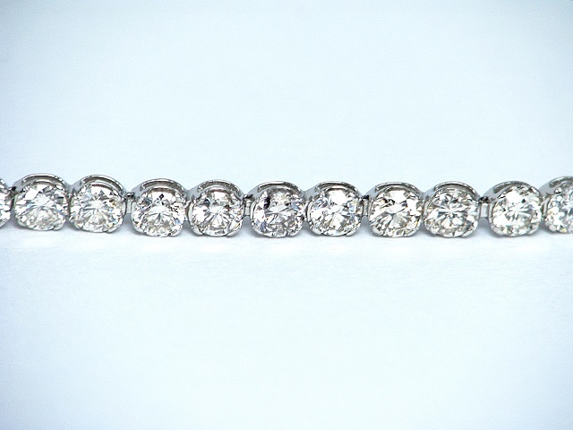 宝石屋本舗】計3.00ct 良質天然ダイヤモンド K18WG テニスブレスレット