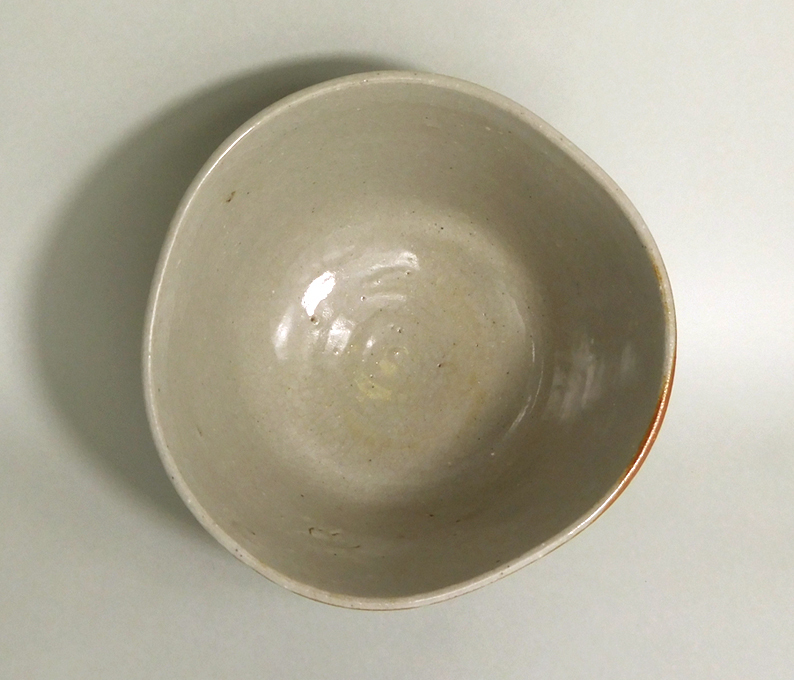 花兎】 茶陶 名古屋 鶴舞焼 山古作 加藤源治郎 灰釉 文字 花兎】 茶陶 名古屋 鶴舞焼 山古作 加藤源治郎 灰釉 文字