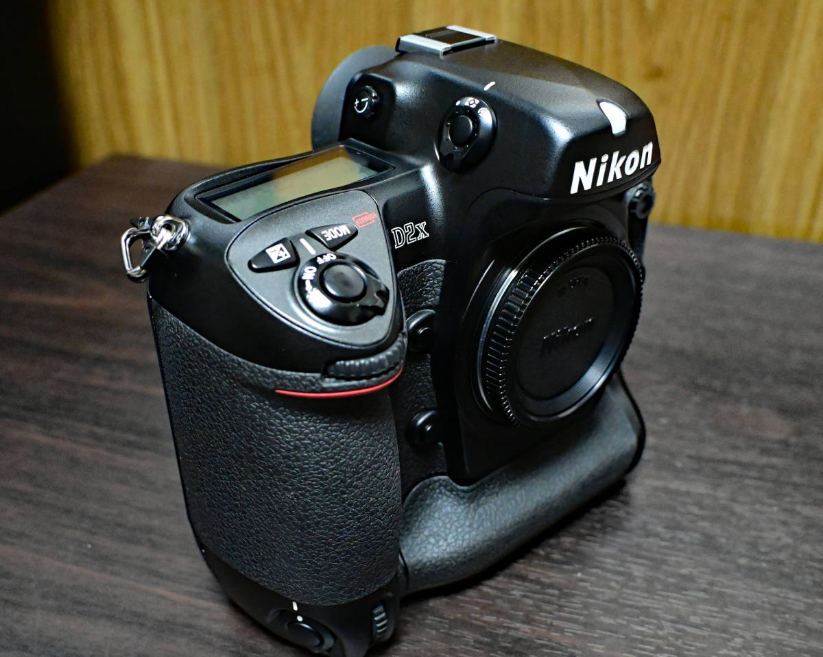 大人も着やすいシンプルファッション Nikon ニコン 中古品 ボディ