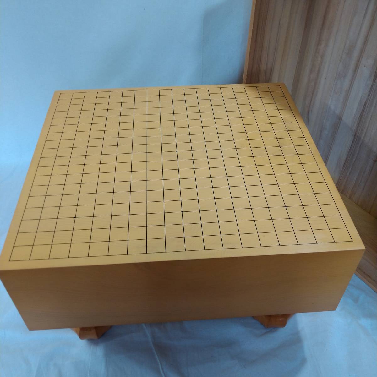 美品】詳細不明 脚付き 碁盤 へそ有り 囲碁【ボードゲーム 本榧 足付