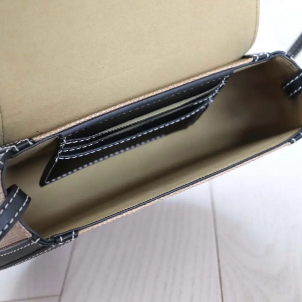 美品 VASIC ヴァジック via ラフィア レザー ショルダー バッグ 美品 VASIC ヴァジック via ラフィア レザー ショルダー バッグ