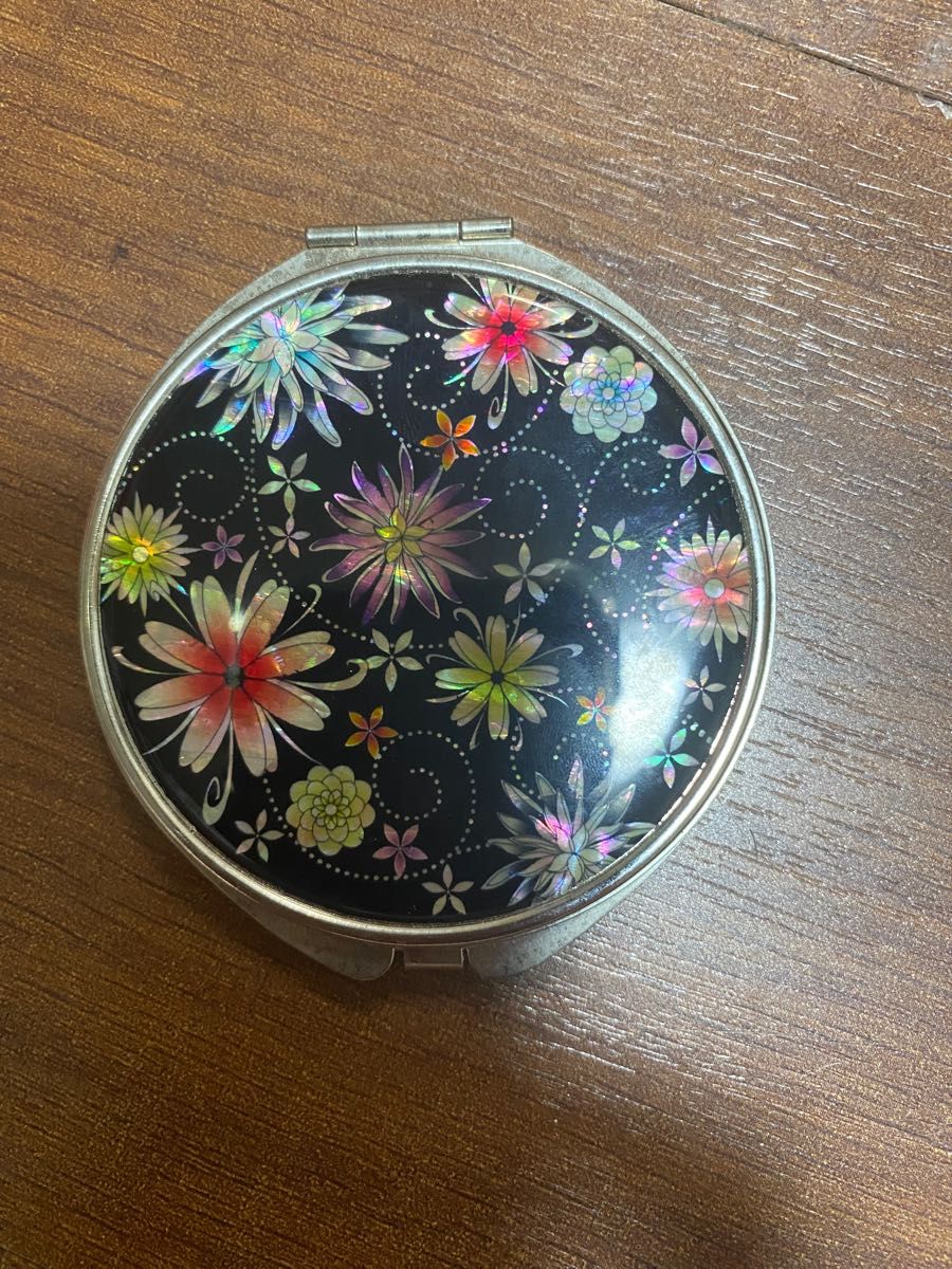 韓国の伝統工芸品・螺鈿細工のコンパクトミラー、手鏡