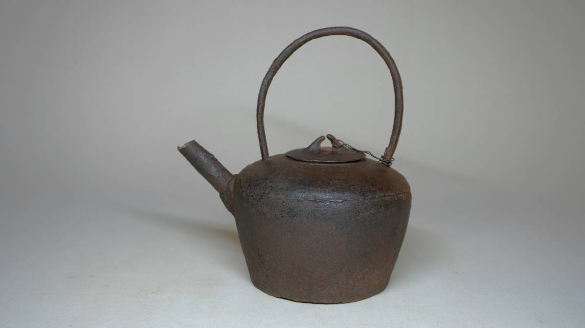 李朝鉄瓶(李朝時代) 李朝鉄瓶(李朝時代)