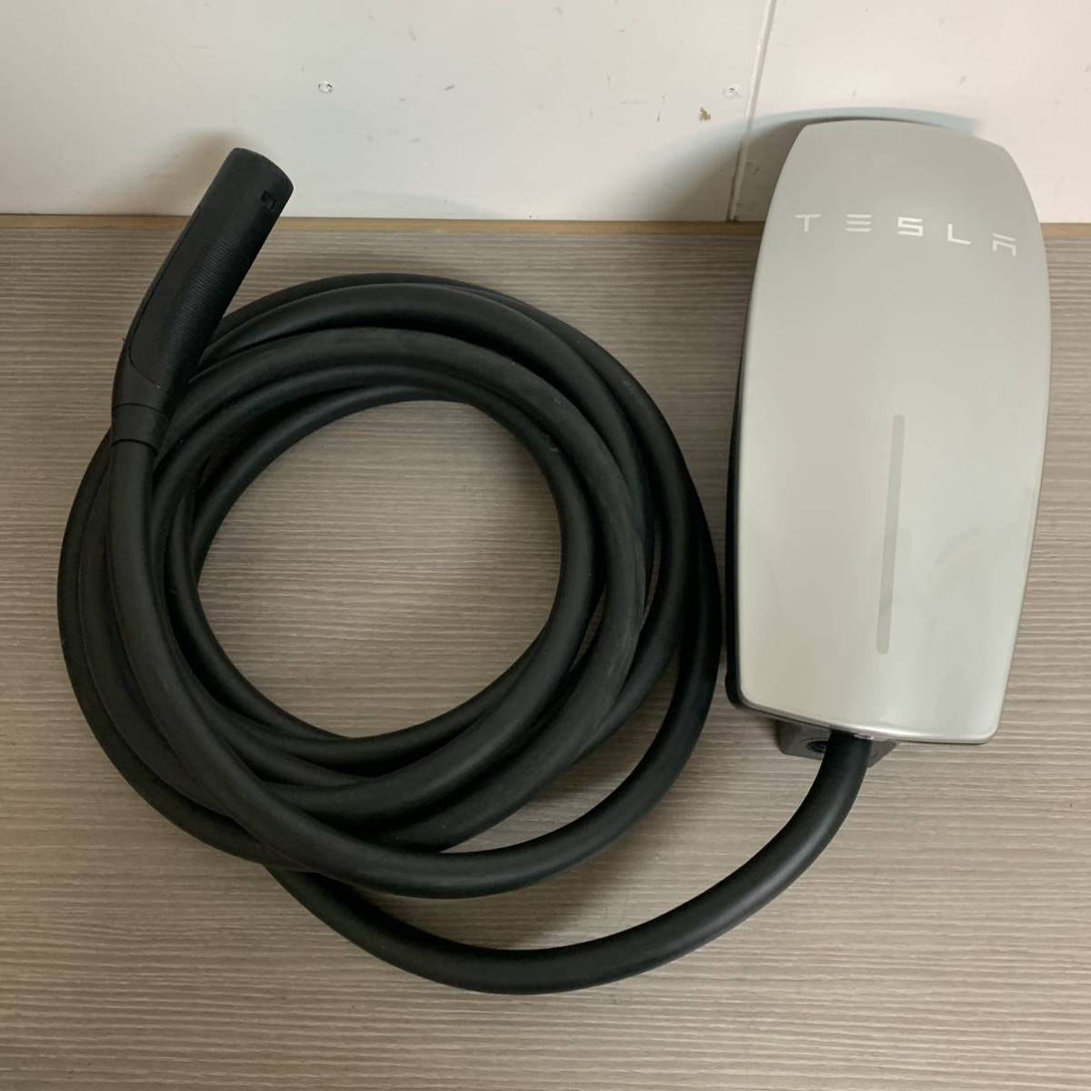 B724 テスラ ウォールコネクター バッテリー充電 TESLA