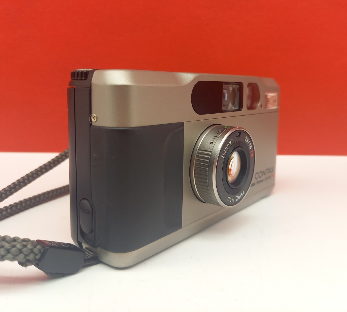 □A CONTAX T2 フィルムカメラ コンパクトカメラ Carl Zeiss Sonnar
