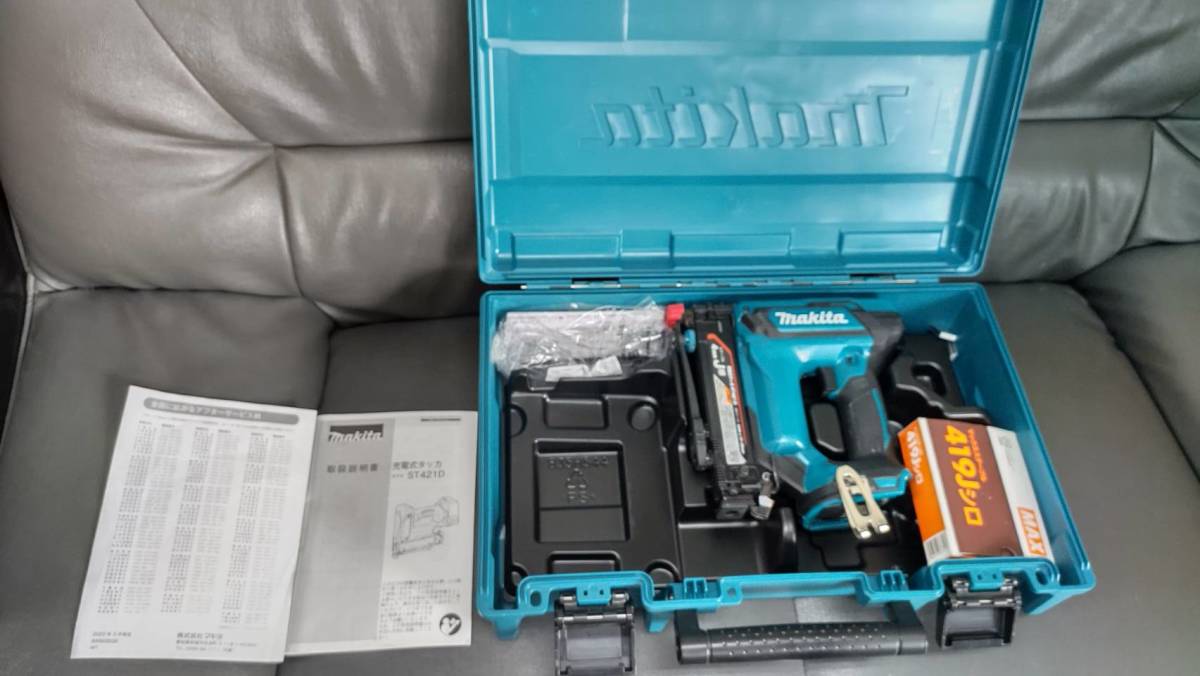 美品】 マキタ makita 18V コードレスタッカー ST421DZK