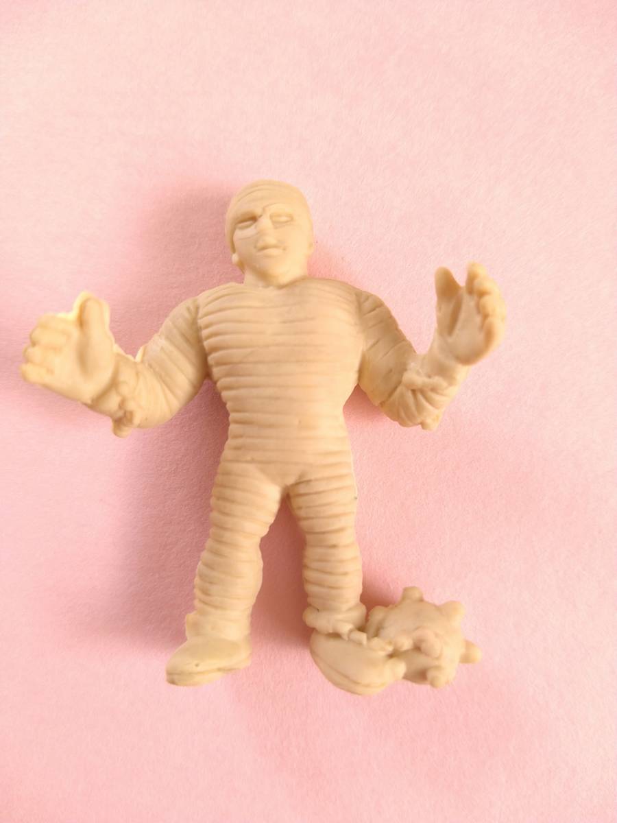 キン消し　パチ　囚人マン　ベージュ　背中に刻印　　　　キン肉マン　キンケシ　フィギュア　パチ物　kinnikuman figure_画像1