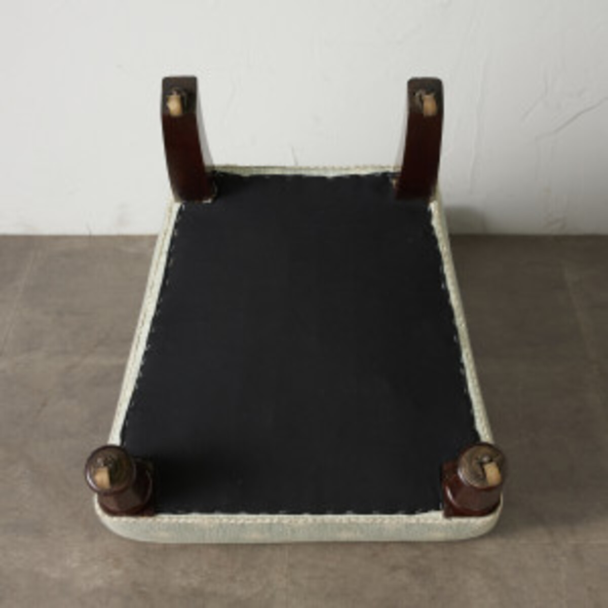 IZ65522N★英国 アンティーク ナーシングチェア ハイバック イージーチェア シングル ソファ 木彫刻 クラシック 椅子 1人掛け イギリスの画像8