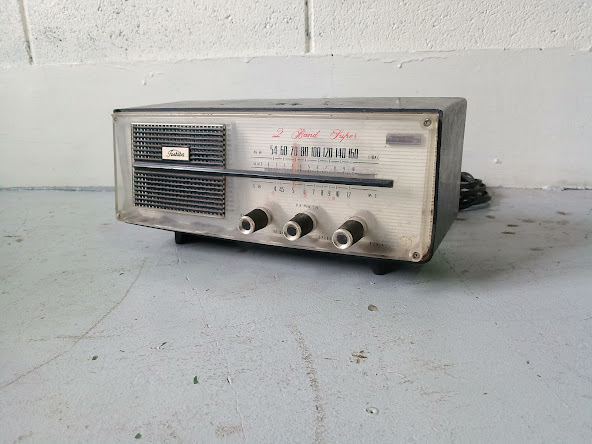 *{ rare } vacuum tube radio / Toshiba 5YC-606 considerably .Q electrical appliances MW SW retro radio Showa Retro interior small articles that time thing Vintage desk 