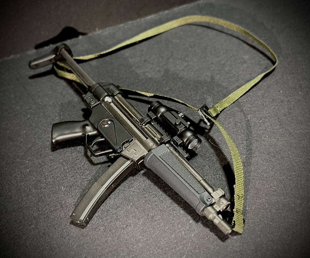 【値上げ予定】DAMTOYS 模型 1/6 男性 女性 フィギュア用 装備 レオン バイオハザード 銃 サブマシンガン H&K MP5A3 スリング付 (未使用_画像5
