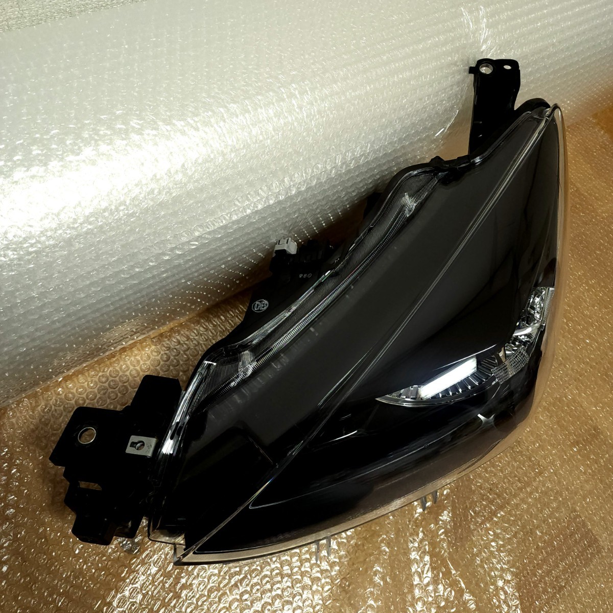 希少 良品 MAZDA2 DJ5FS 純正 LED 左 ヘッドライト 助手席側 打刻DB マツダ 2 ヘッドランプ MAZDA ② 棚B465 検索) フォグ グリル テールの画像5