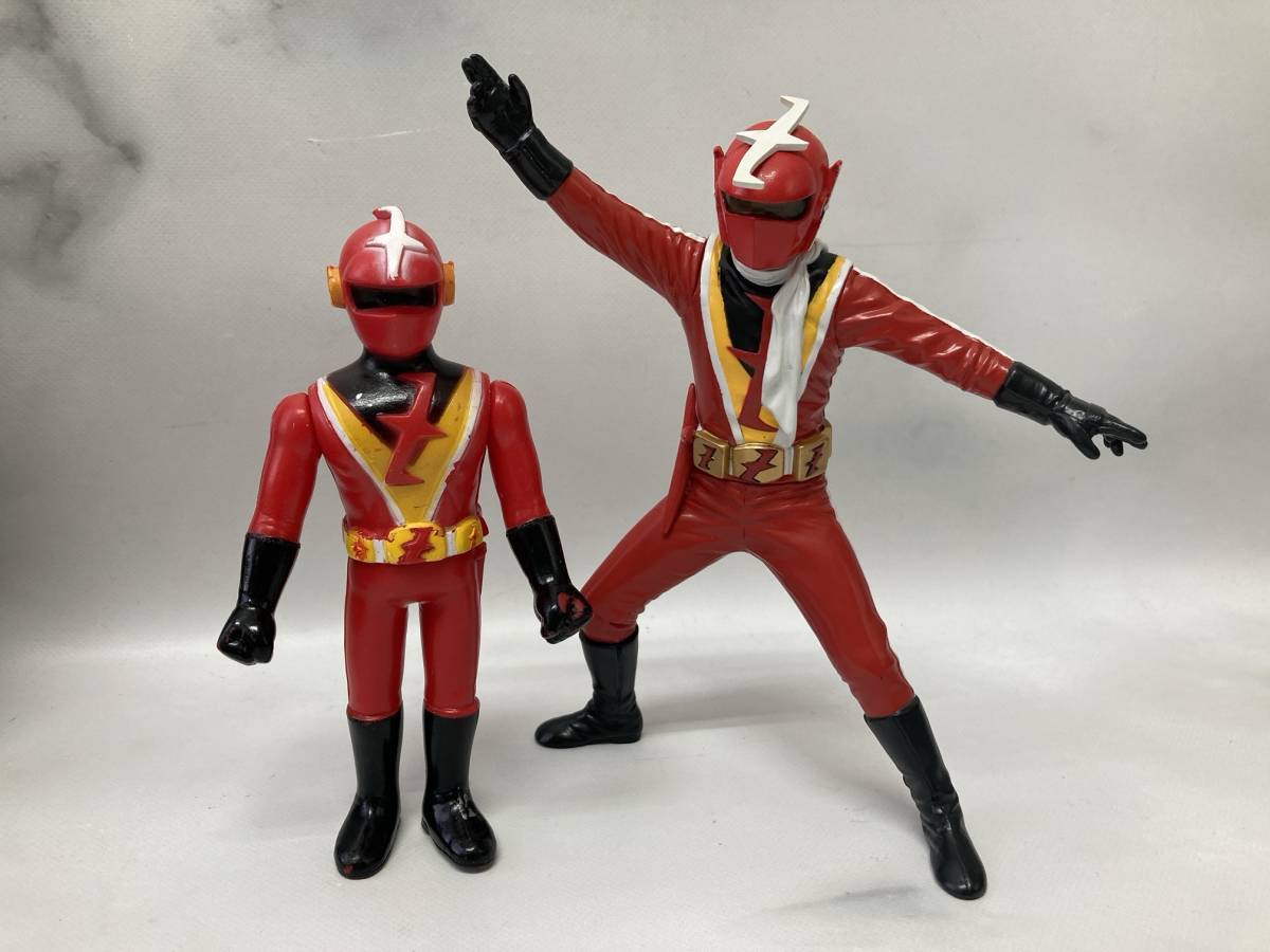 タカトク製 快傑 ズバット ソフビ 当時物 ミドルサイズ Yahoo!オークション - 怪傑ズバット フィギュア ソフビ 2体