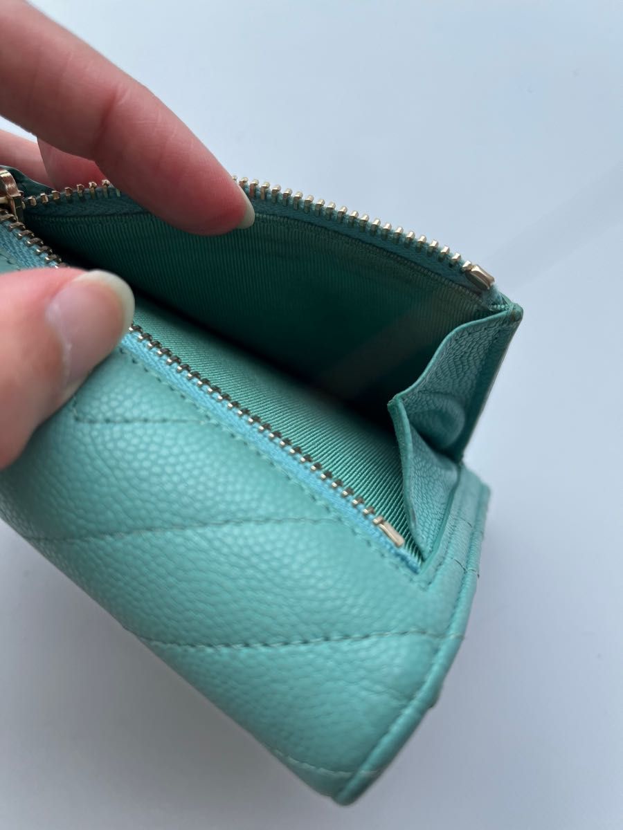 シャネル キャビアスキン Vステッチ コンパクト 三つ折り財布|PayPay