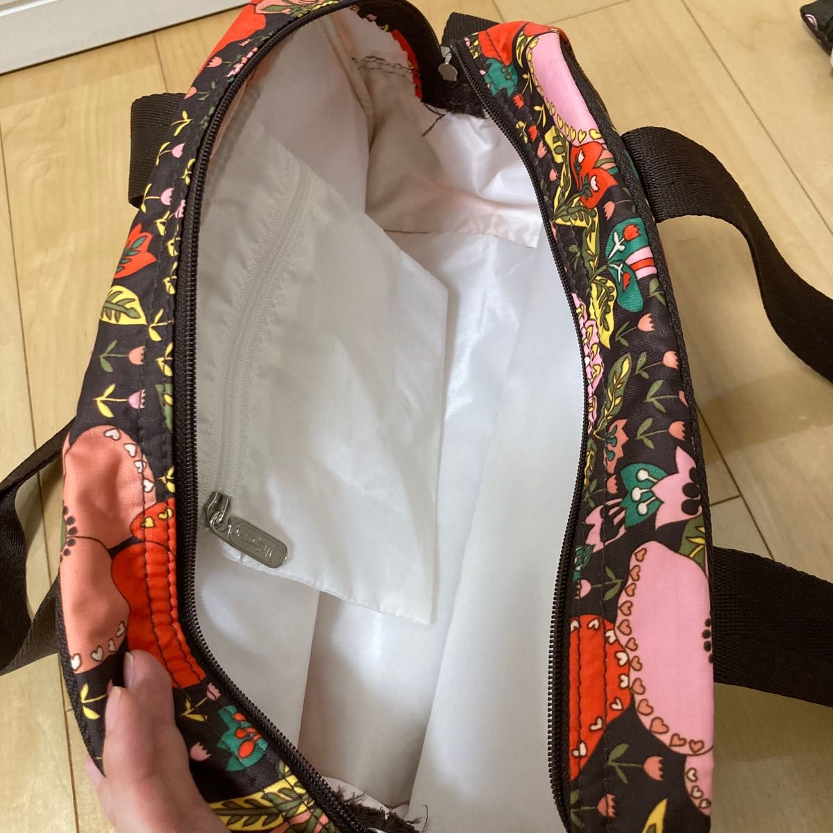 【LeSportsac】ミニボストンバッグ (ジョシー) ブラウン 花柄